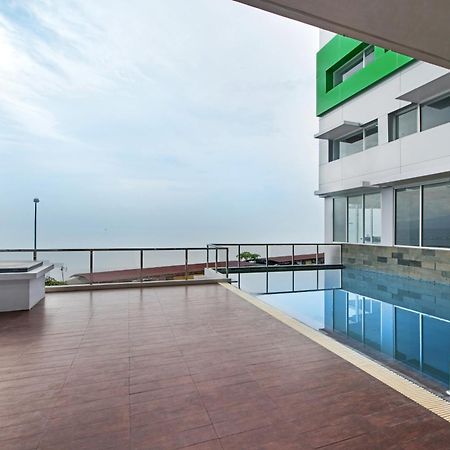 Whiz Prime Hotel Megamas Manado Esterno foto