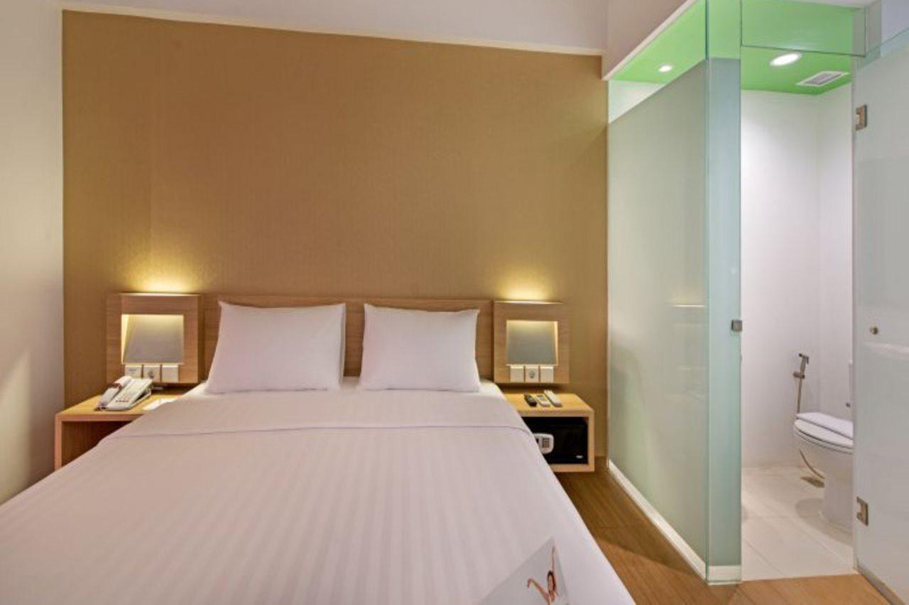 Whiz Prime Hotel Megamas Manado Esterno foto