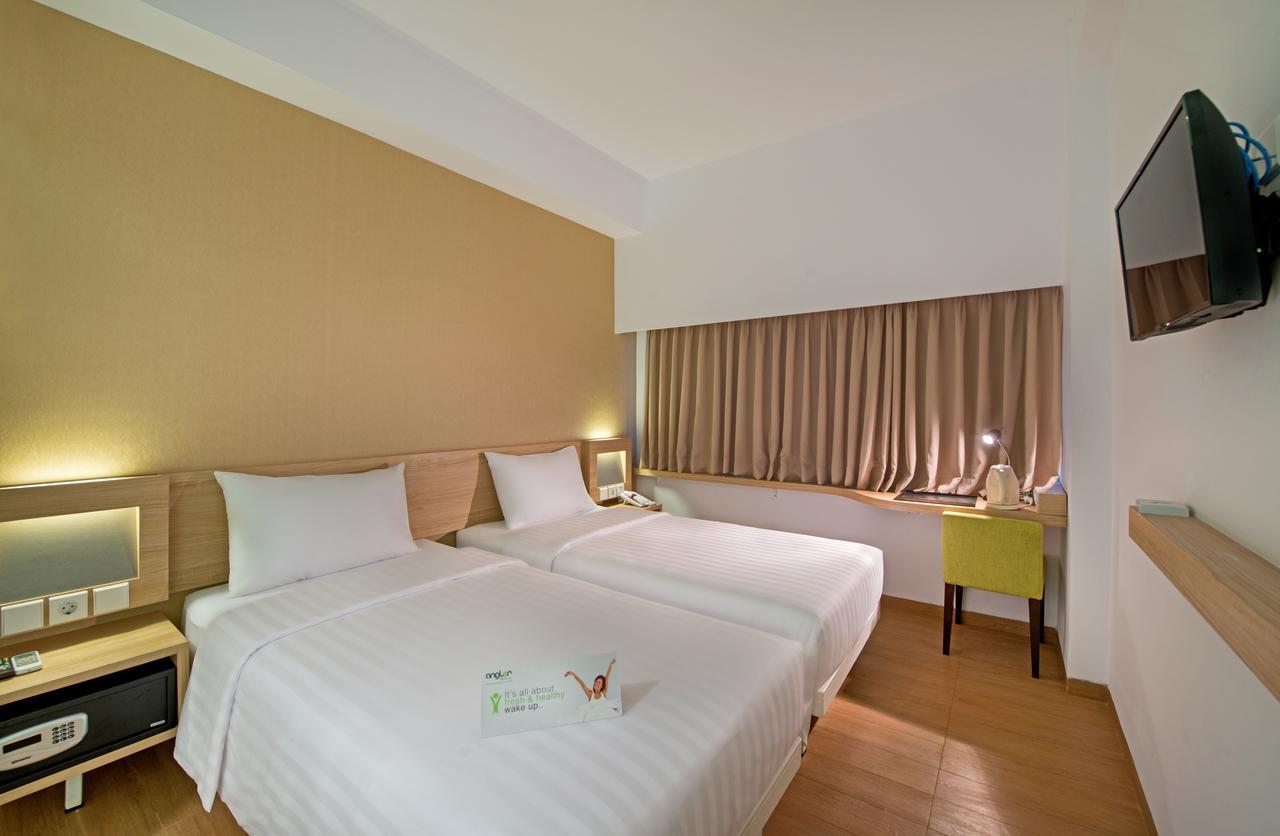 Whiz Prime Hotel Megamas Manado Esterno foto