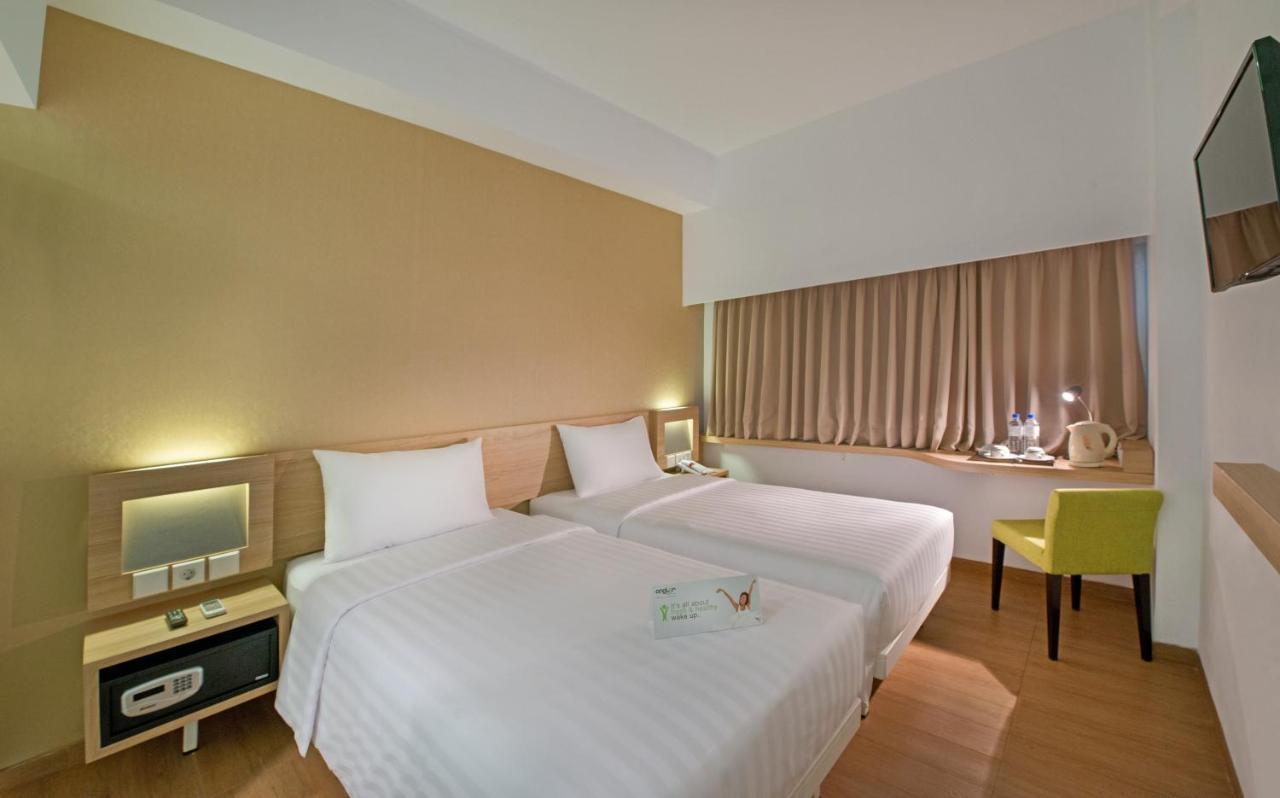 Whiz Prime Hotel Megamas Manado Esterno foto