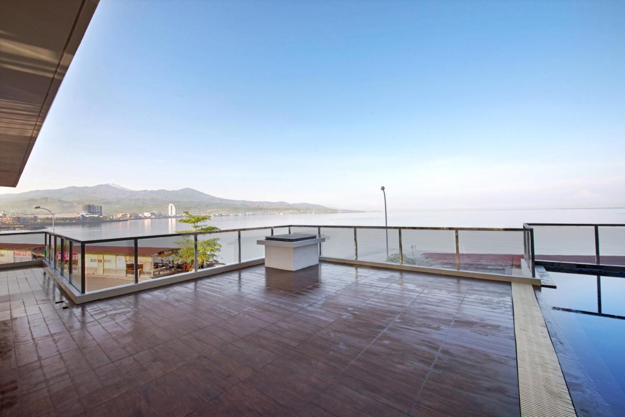 Whiz Prime Hotel Megamas Manado Esterno foto
